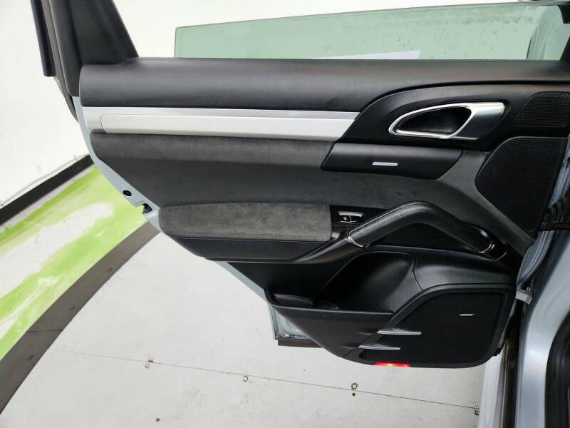 2016 Porsche Cayenne GTS