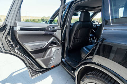2017 Porsche Cayenne Platinum Edition