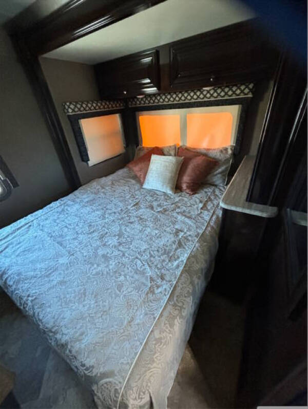 2018 Thor Motor Coach Siesta Sprinter 24SS