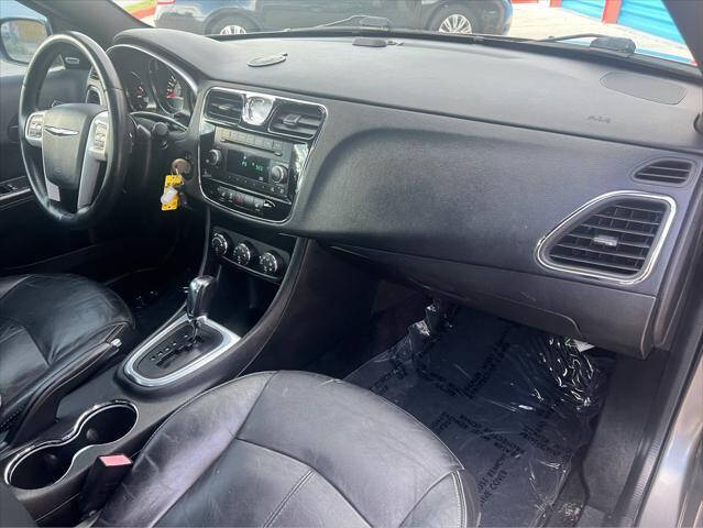 2013 Chrysler 200 Sedan - $5,497