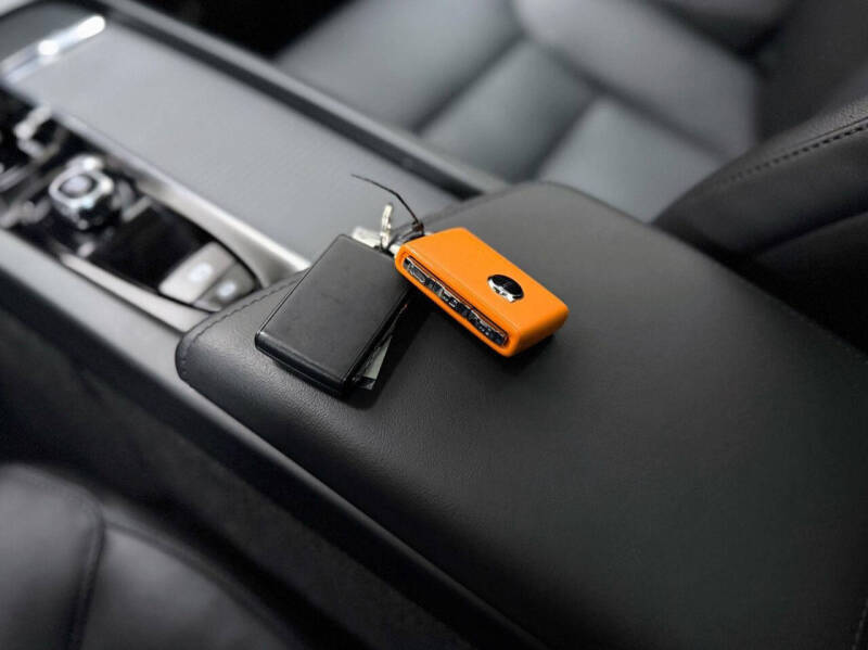 2025 Volvo XC60 B5 Core Dark Theme