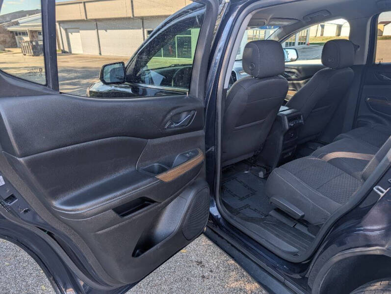 2017 GMC Acadia SLE-2