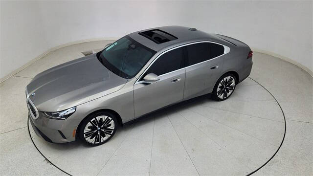 2025 BMW 5 Series 530i