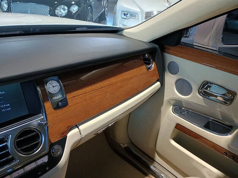 2011 Rolls-Royce Ghost 43