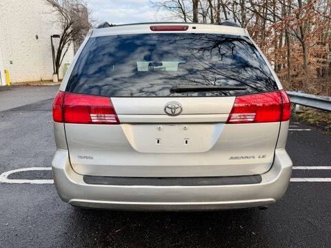 2004 Toyota Sienna LE 7 Passenger