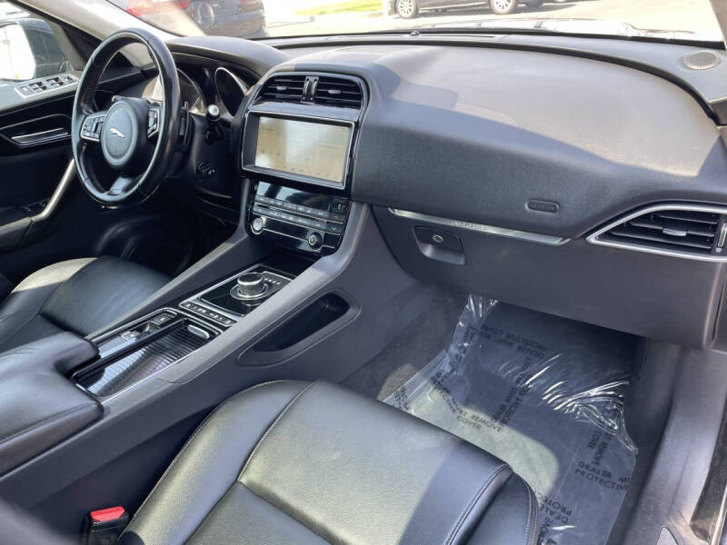 2019 Jaguar F-PACE 30t Premium