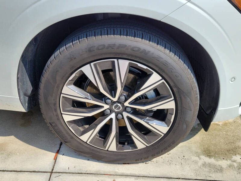 2023 Volvo XC60 B5 Plus Dark Theme