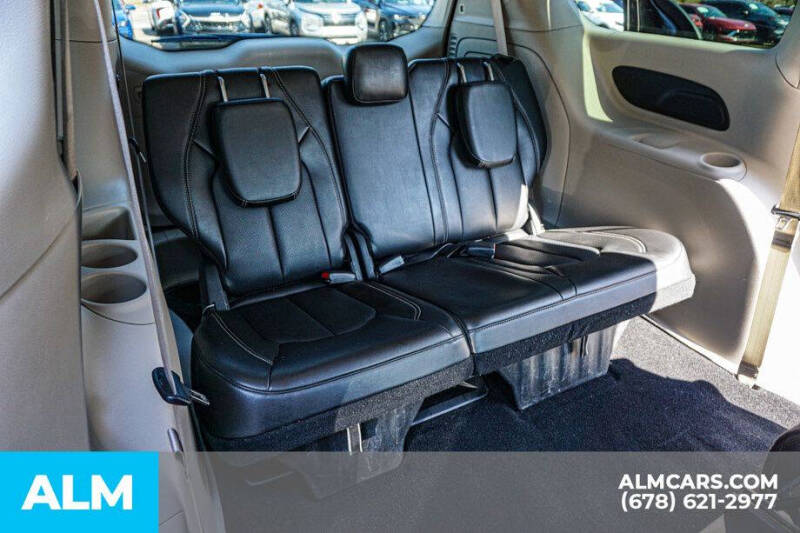 2024 Chrysler Pacifica Plug-In Hybrid Select