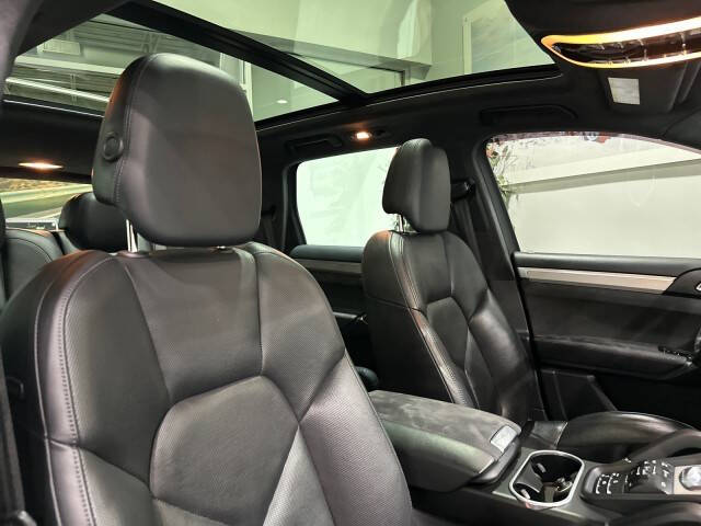 2014 Porsche Cayenne GTS