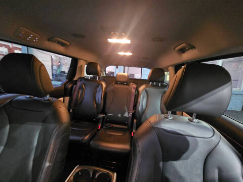 2022 Kia Carnival LX