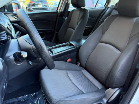 2018 Mazda MAZDA3 Sport