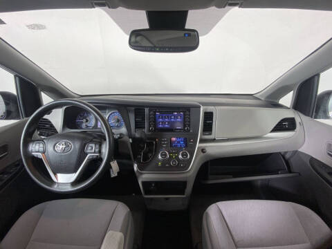 2020 Toyota Sienna LE 8-Passenger