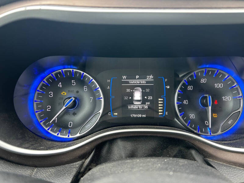 2017 Chrysler Pacifica Touring-L