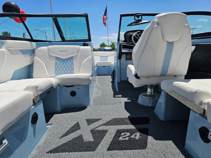 2022 MasterCraft XT24