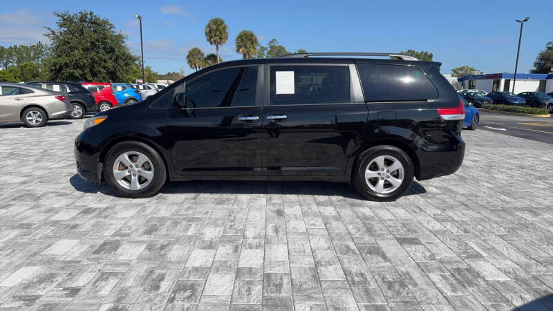 2012 Toyota Sienna LE 7-Passenger