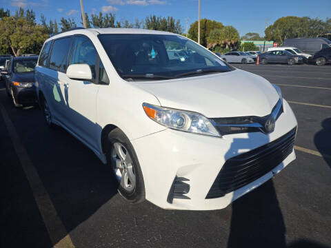 2018 Toyota Sienna LE 8-Passenger