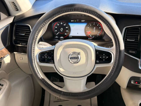 2018 Volvo XC90 T6 Momentum