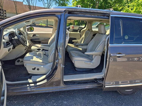 2017 Chrysler Pacifica Hybrid Platinum