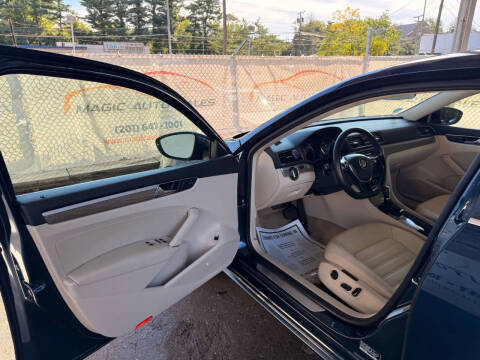 2018 Volkswagen Passat 2.0T SEL Premium