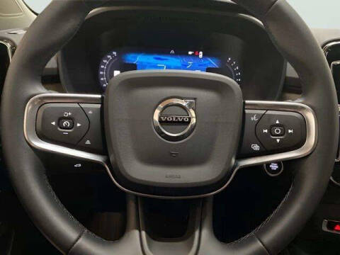 2025 Volvo XC40 B5 Plus Bright Theme
