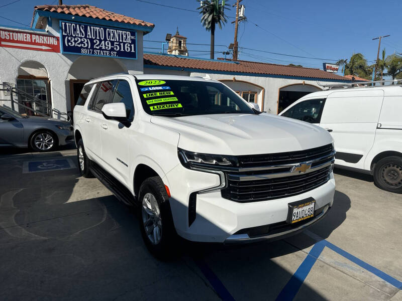 2022 Chevrolet Suburban LT photo 2