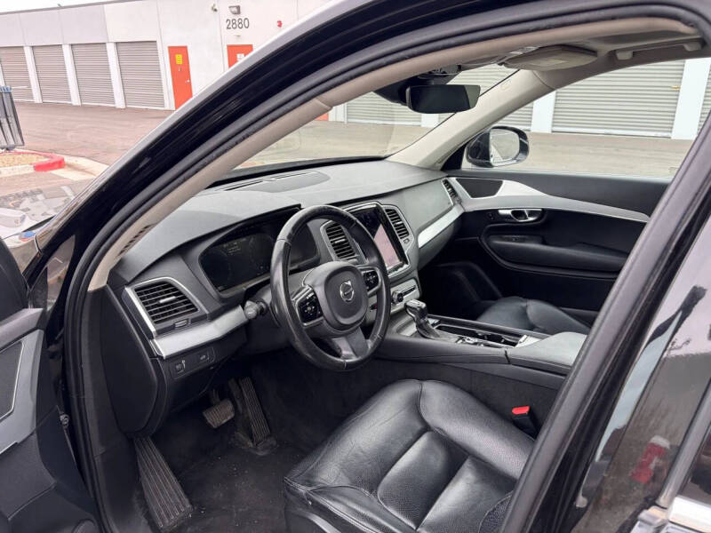 2016 Volvo XC90 T6 Momentum