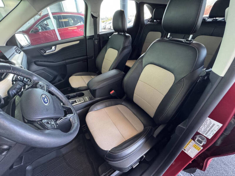 2022 Ford Escape Titanium