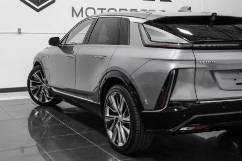 2024 Cadillac LYRIQ Luxury 3