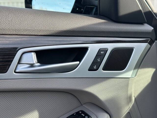 2015 Hyundai Genesis