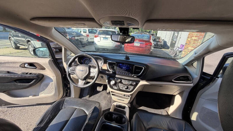 2017 Chrysler Pacifica Touring-L