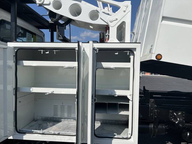 2017 Freightliner M2 106