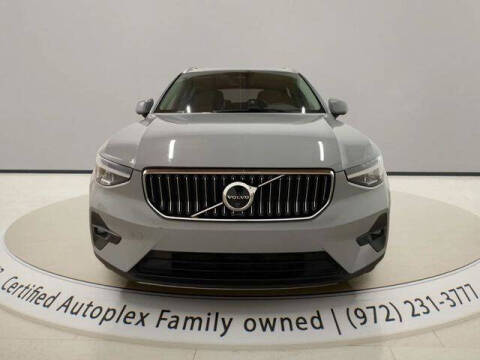 2025 Volvo XC40 B5 Plus Bright Theme