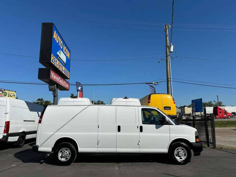 2022 Chevrolet Express 2500