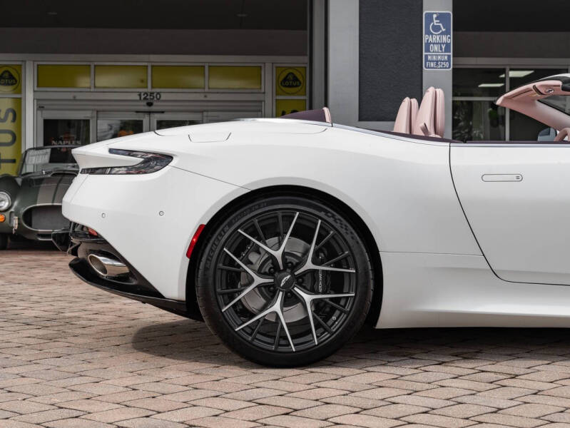 2025 Aston Martin DB12 Volante