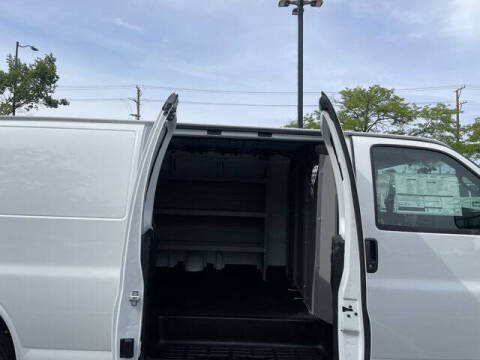 2025 Chevrolet Express 3500