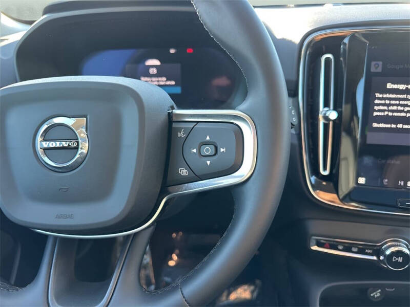 2025 Volvo XC40 B5 Core Bright Theme