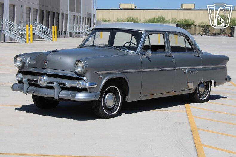 1954 Ford Crestline