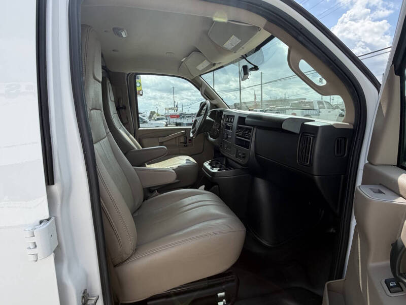 2023 Chevrolet Express 2500