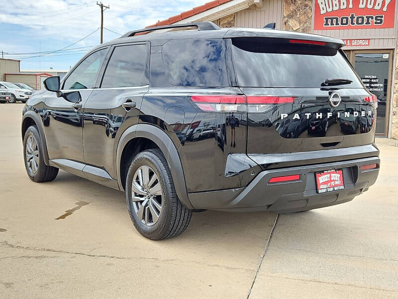 2025 Nissan Pathfinder SV