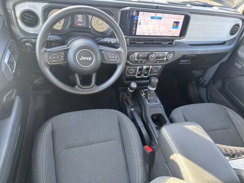 2025 Jeep Gladiator NightHawk