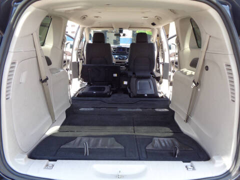 2021 Chrysler Voyager LX