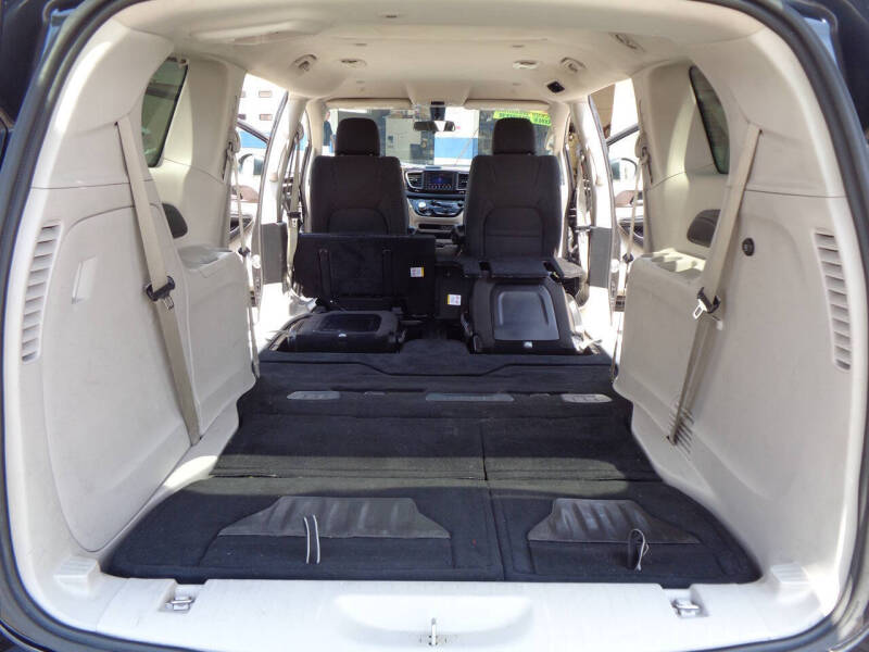 2021 Chrysler Voyager LX