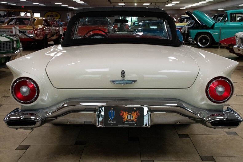 1957 Ford Thunderbird
