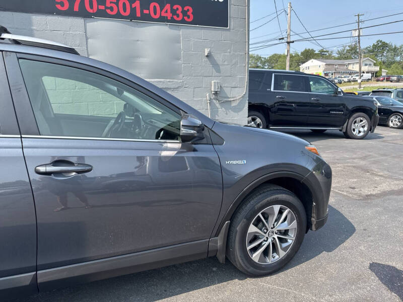 2017 Toyota RAV4 Hybrid XLE