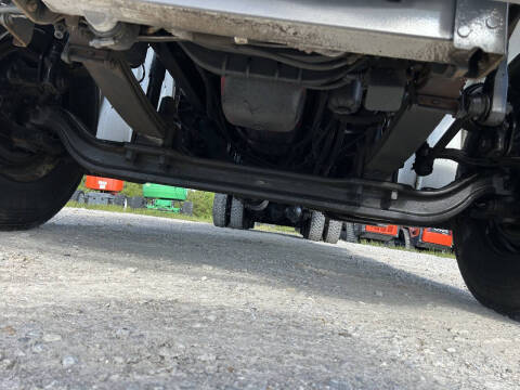 2017 Freightliner M2106 Truck