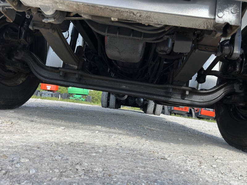 2017 Freightliner M2106 Truck