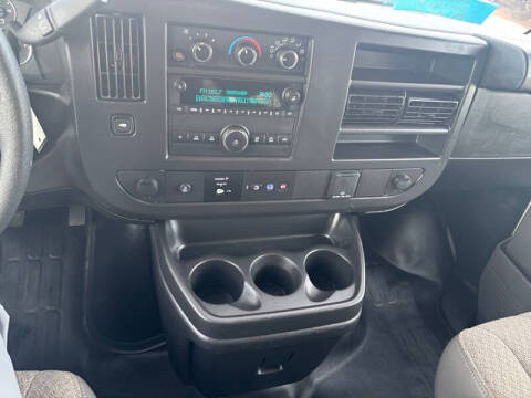 2025 Chevrolet Express LS 3500