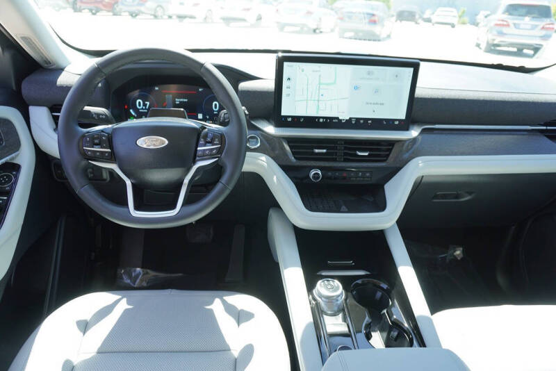 2025 Ford Explorer Platinum