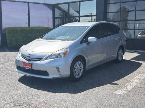 2014 Toyota Prius v Three