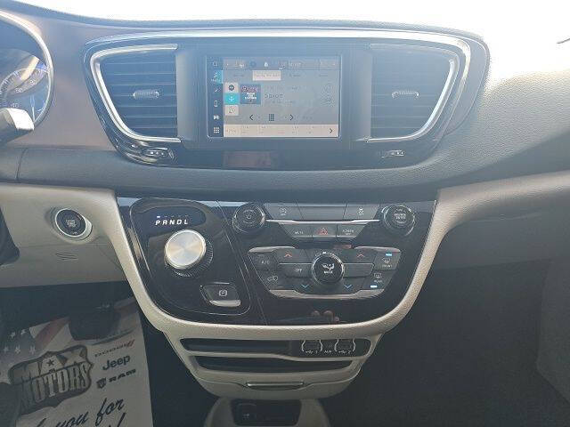 2023 Chrysler Voyager LX